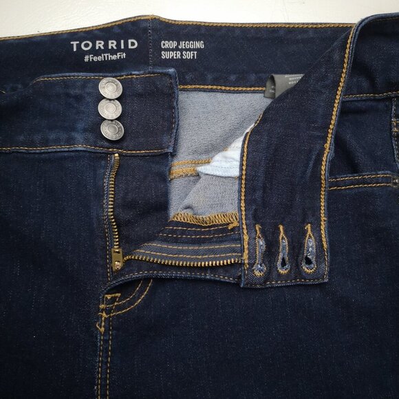 Torrid #feel the fit Ladies Size 16 Super Soft Dark Wash Crop Jeggings - Picture 8 of 13
